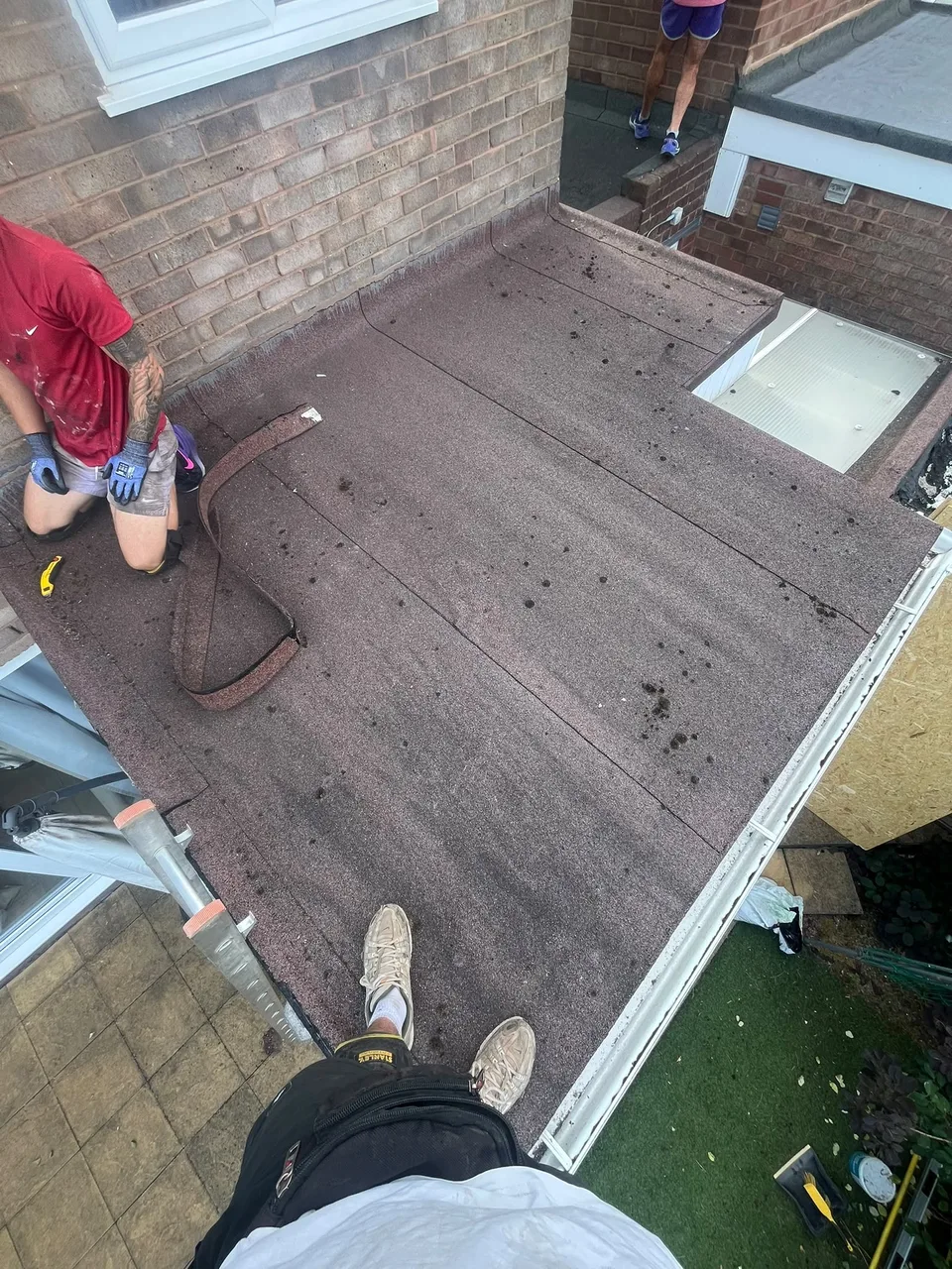 Flat roof with the earlier covering before work